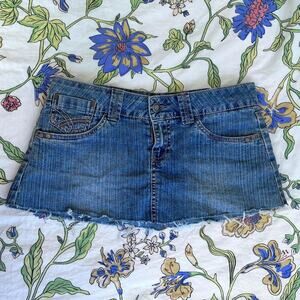 Hydraulic low rise mini denim